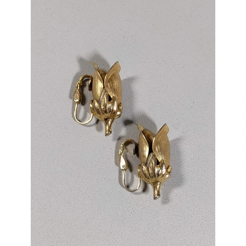 Vintage Gold Tone Rosebud Flower Clip On‎ Earrings Textured Floral